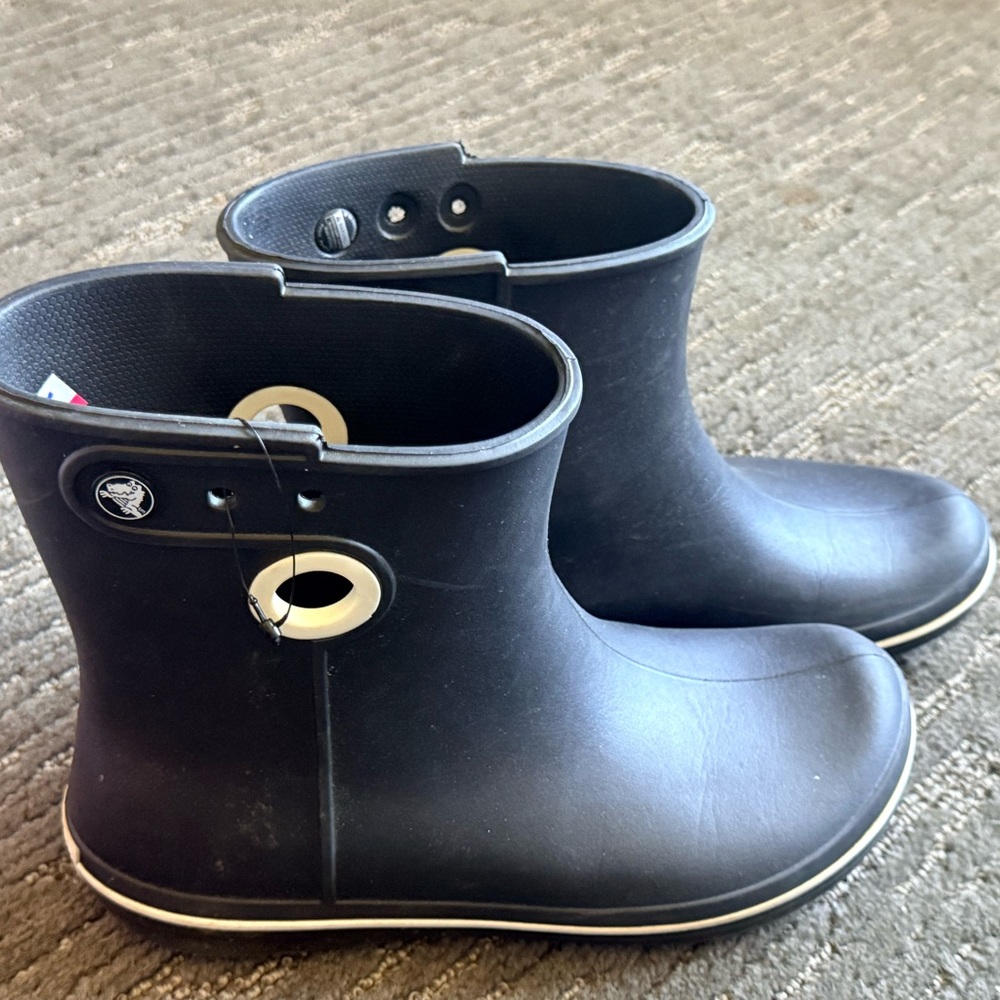 Crocs Jaunt Shorty Rain Boots